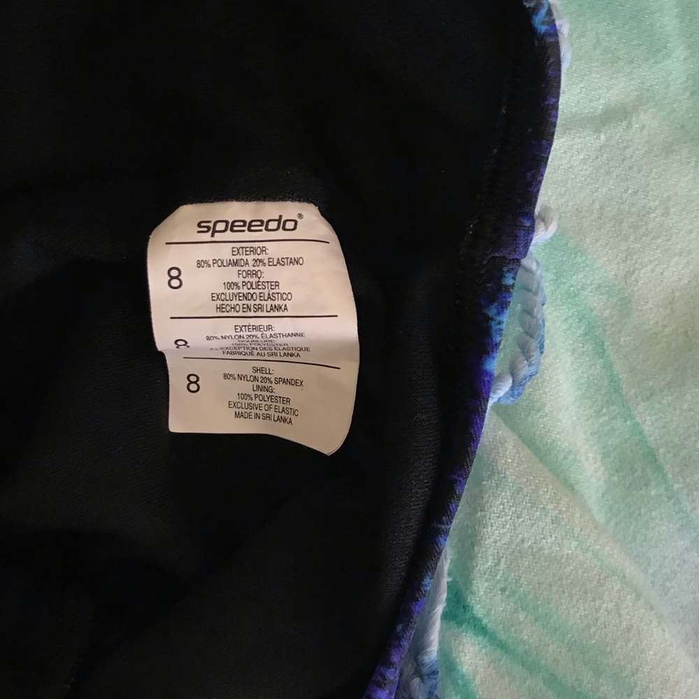 Flattering Speedo One Piece - Picture 6 of 6